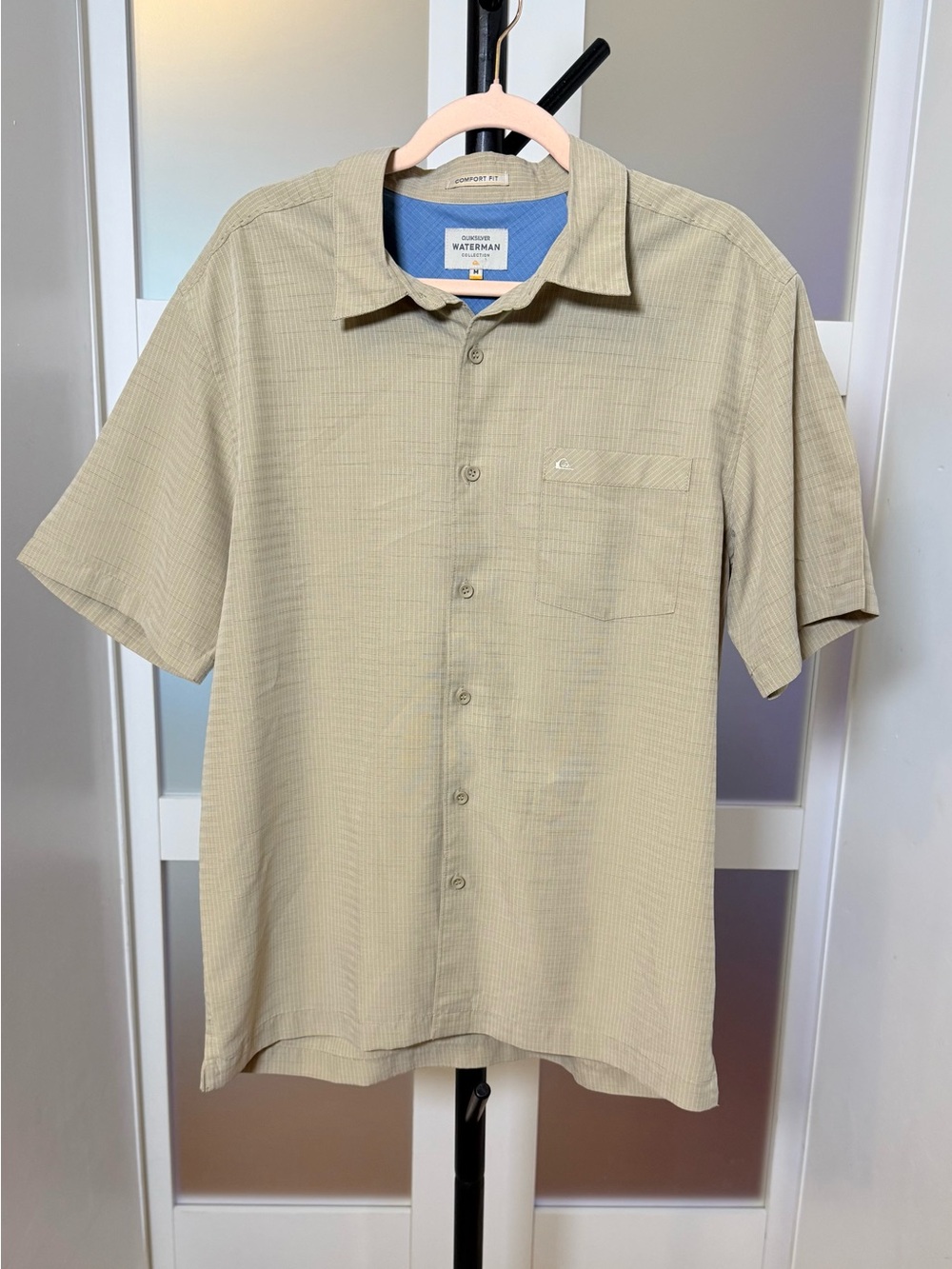 Quicksilver Men’s Waterman Collection Tan Button Up Short Sleeve, Size Medium.